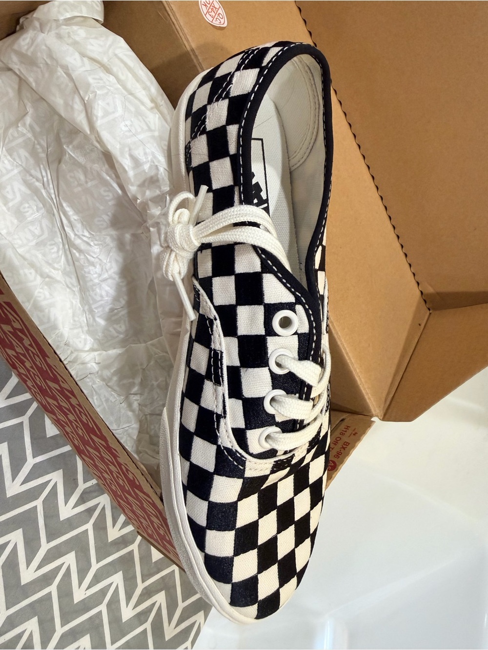 Vans Kids/Womens Checkerboard Canvas Sneakers in Black and White